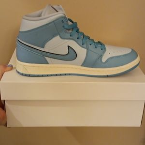Air Jordan 1 Mid ICE Blue